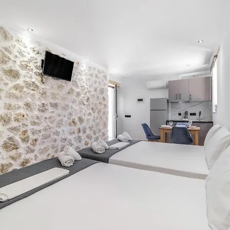 Apartament Groundfloor 2 *