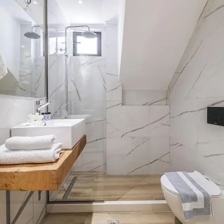 Apartament Groundfloor 2 *